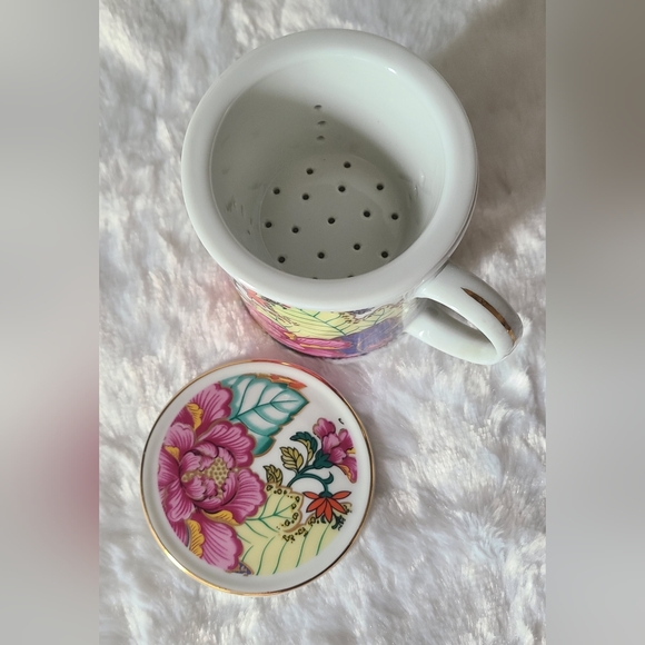 Horchow - Tobacco Leaf Tea Cup With Infuser & Lid and Sugar Bowl With Top Set - Picture 7 of 15